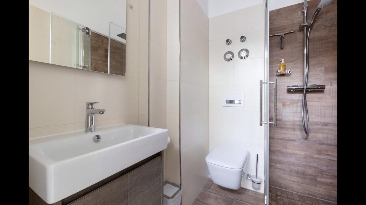 יינה Appartment Im Villenviertel מראה חיצוני תמונה