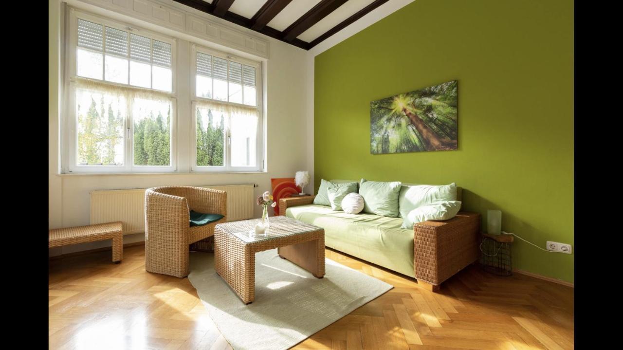 יינה Appartment Im Villenviertel מראה חיצוני תמונה