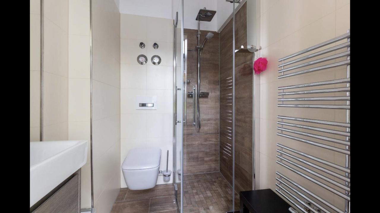 יינה Appartment Im Villenviertel מראה חיצוני תמונה